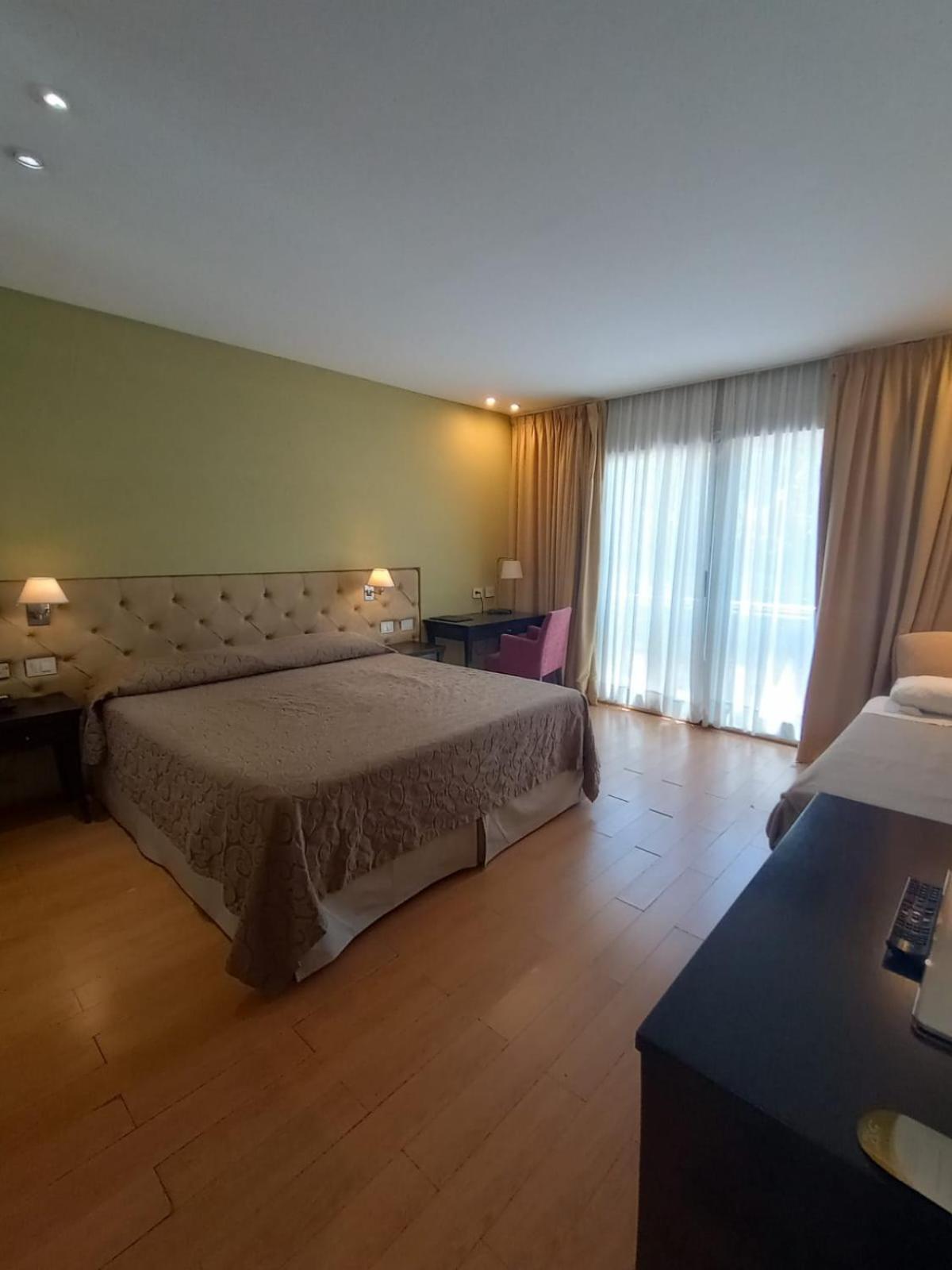 Hotel Plaza Colón Стая снимка