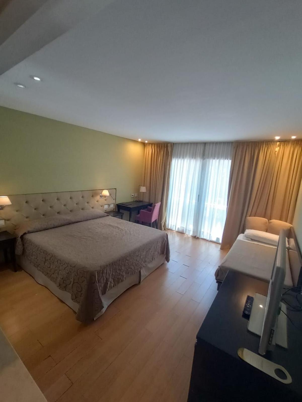 Hotel Plaza Colón Стая снимка