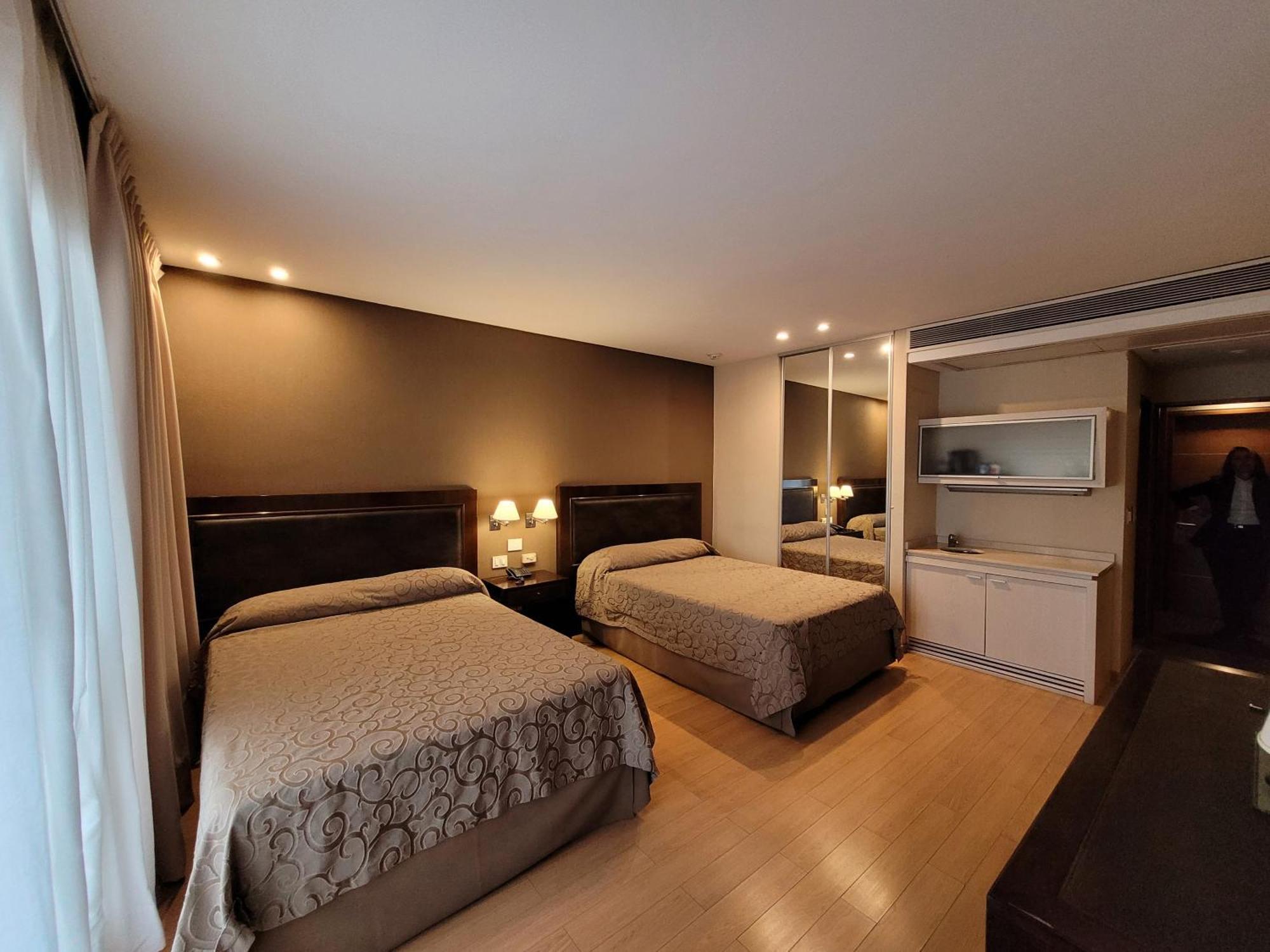 Hotel Plaza Colón Екстериор снимка