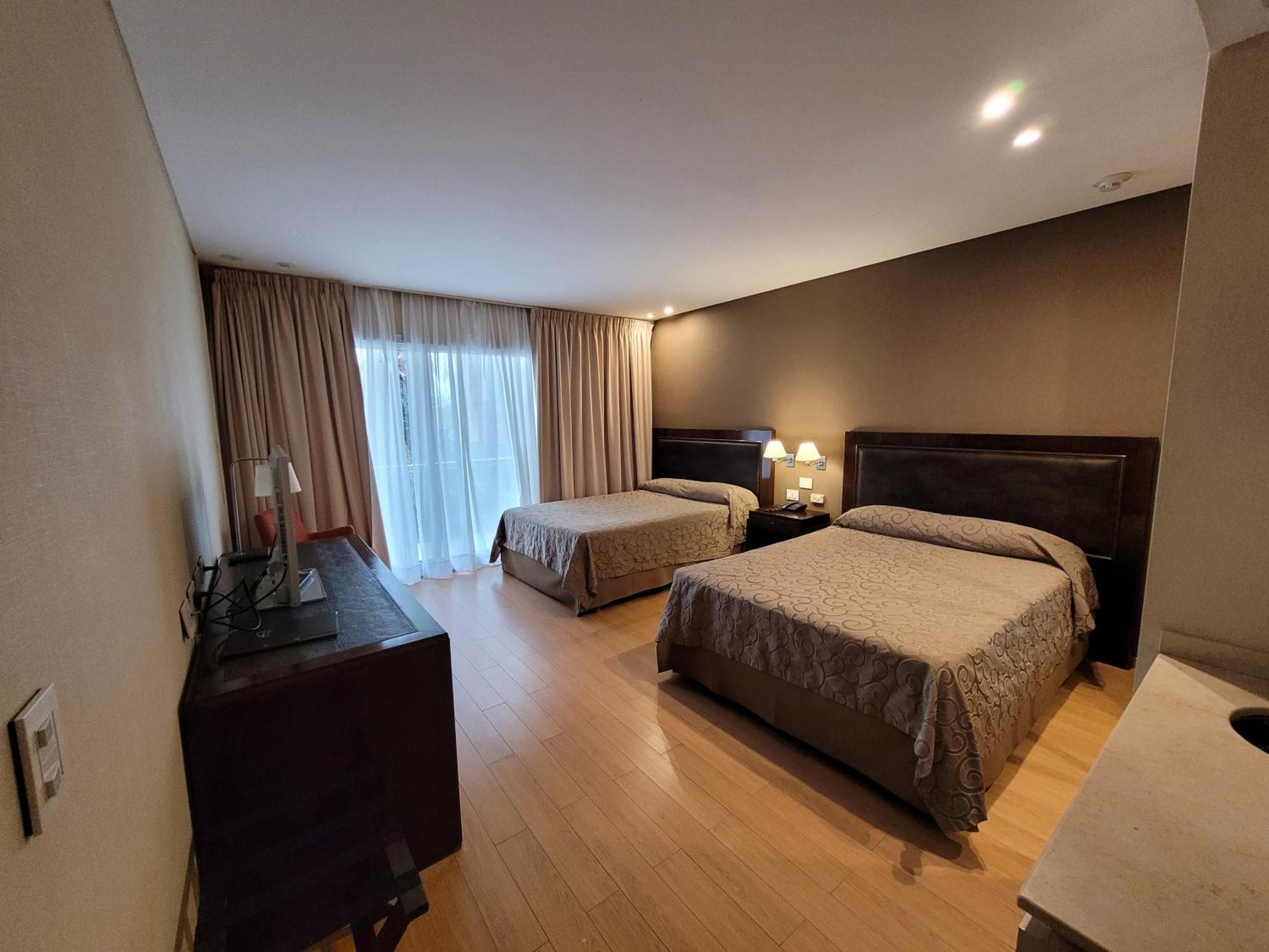 Hotel Plaza Colón Екстериор снимка