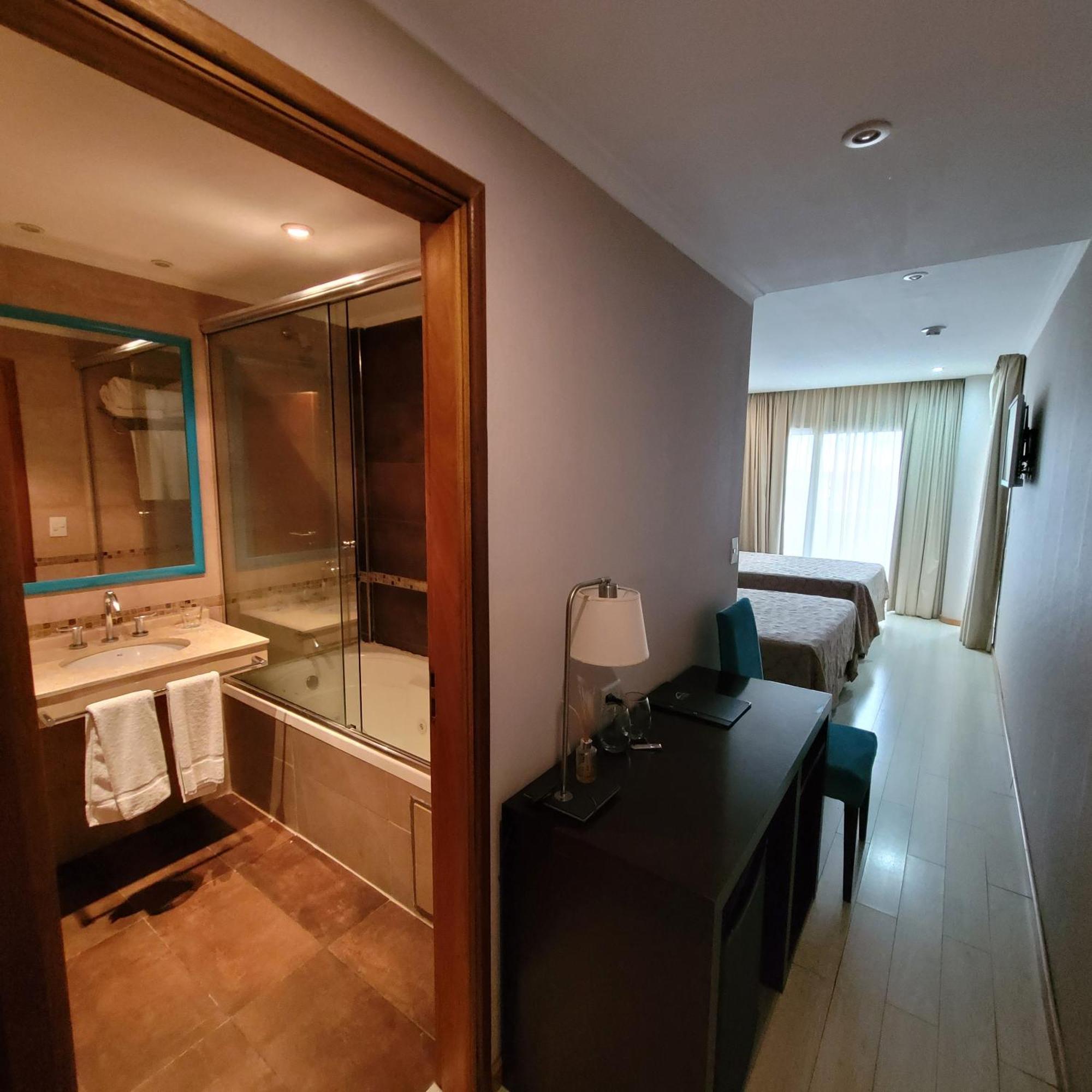 Hotel Plaza Colón Екстериор снимка